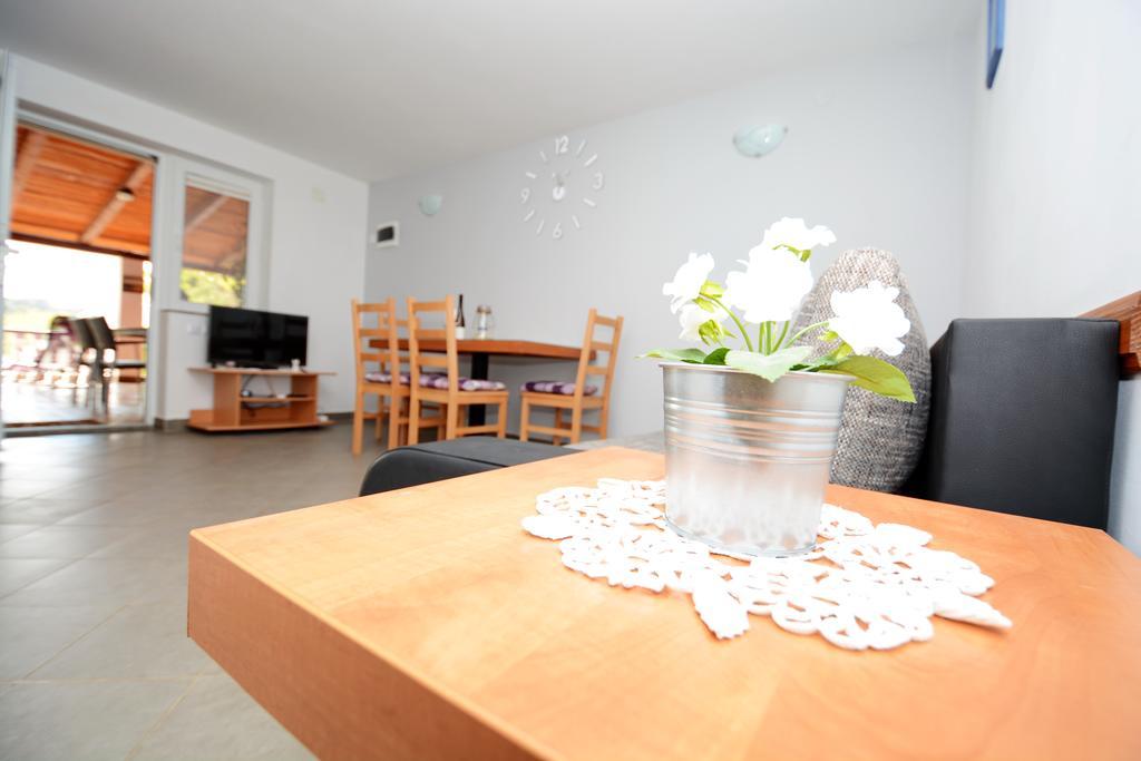 Apartments Katarina Veli Rat Dış mekan fotoğraf